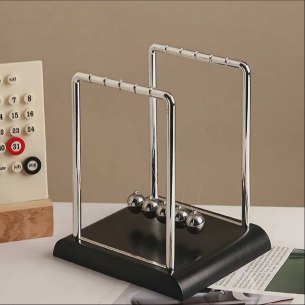 Newton's Cradle: Wetenschappelijk Pendel Speelgoed voor Bureau & Stressverlichting