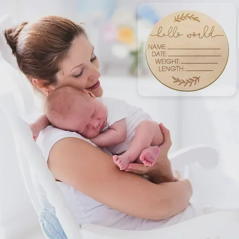 Houten Geboorte Aankondiging Bordje 'Hello World' - Fotoprop & Kraamcadeau