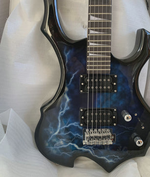 Elektrische Gitaar met Bliksemprint - Eye-Catcher voor Rockmuzikanten, Inclusief Pro Setup