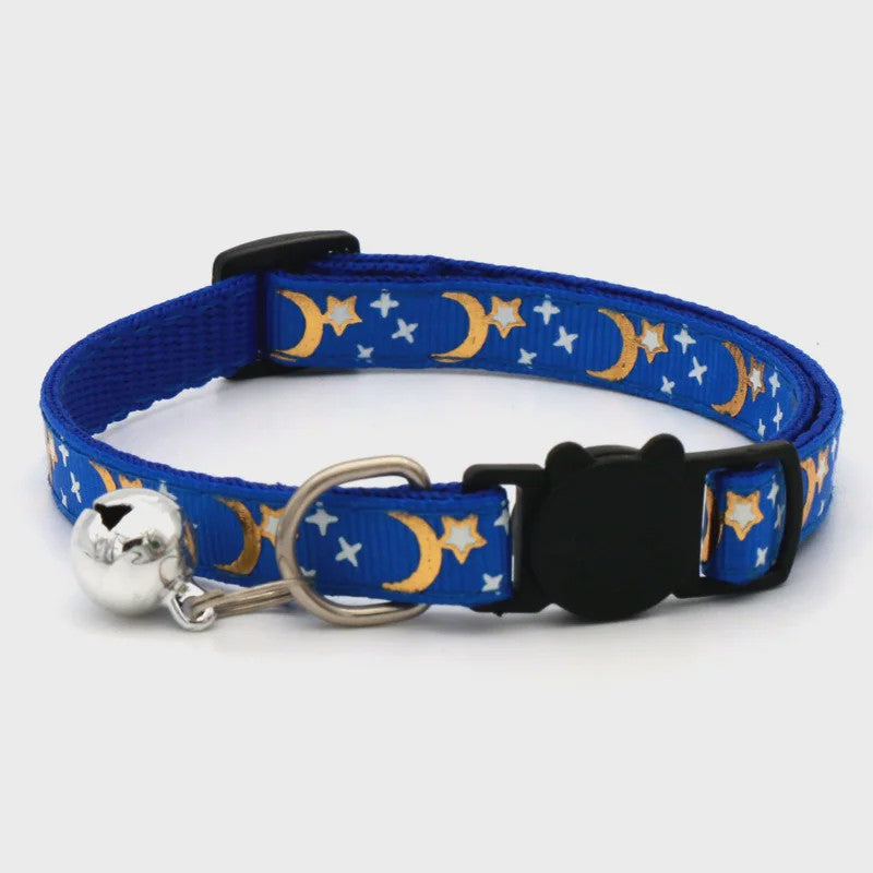 Verstelbare Kattenhalsband met Bel en Sterren/Maan Print - Veilig & Stijlvol