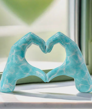 Hart Handen Sculptuur - Unieke Resin Decoratie met Abstracte Print