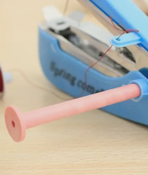Handige Draagbare Mini Naaimachine voor Snelle Kledingreparaties en Naaiwerk