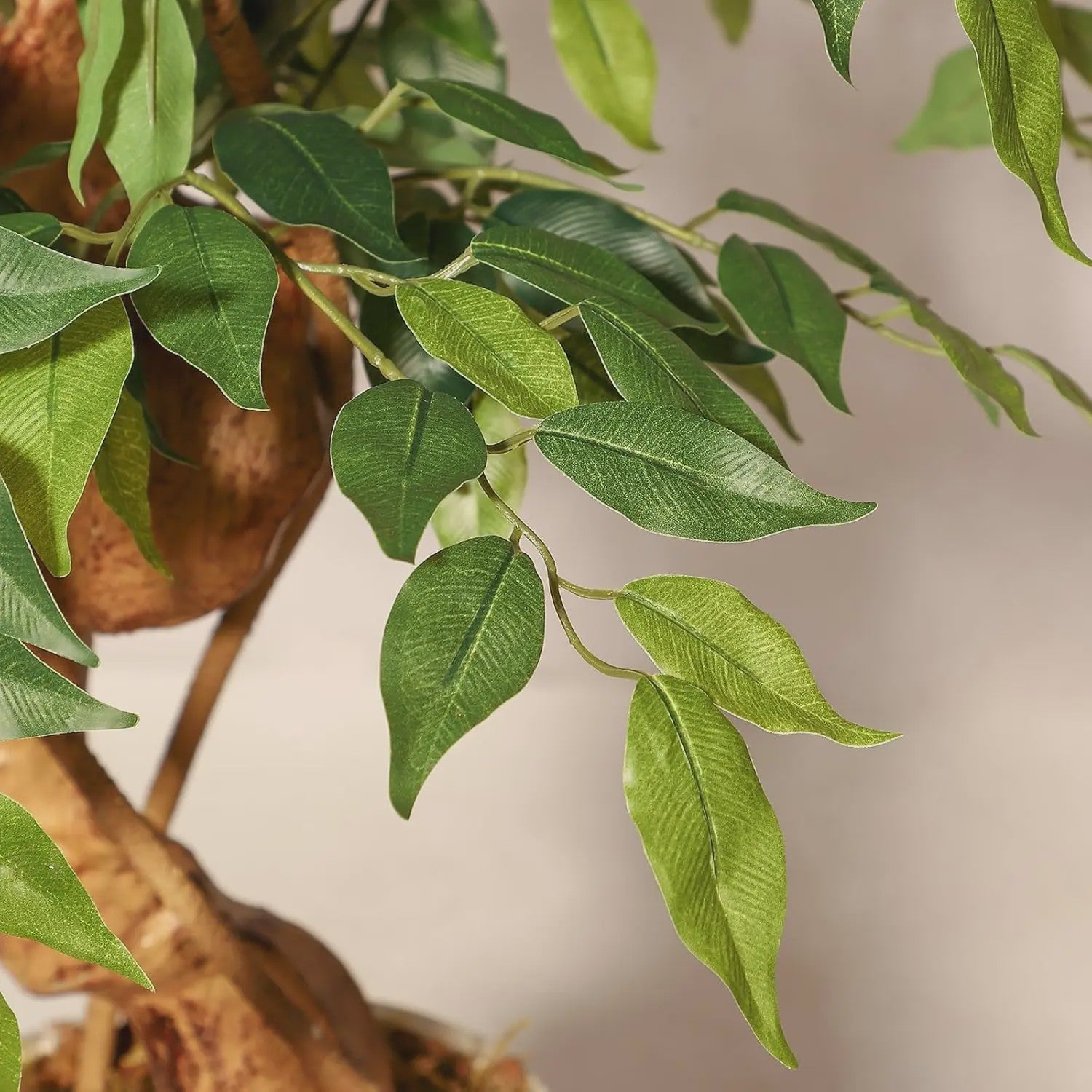 Kunst Ficus Boom met Gebogen Stam en Witte Pot - Realistische Zijde Plant voor Binnen & Buiten