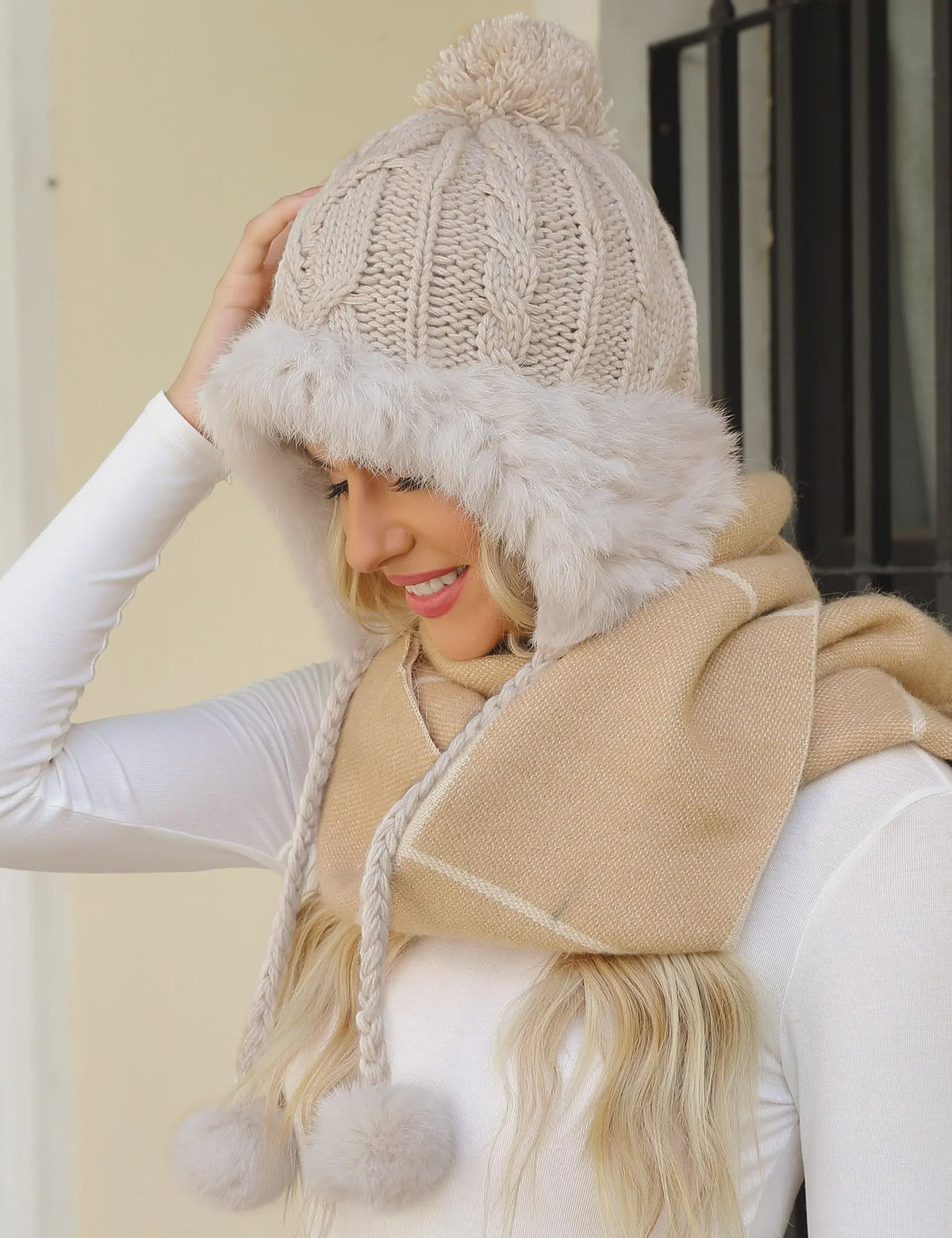 Dames Wintermuts Gebreid met Pompon en Fleece Voering - Warm en Stijlvol