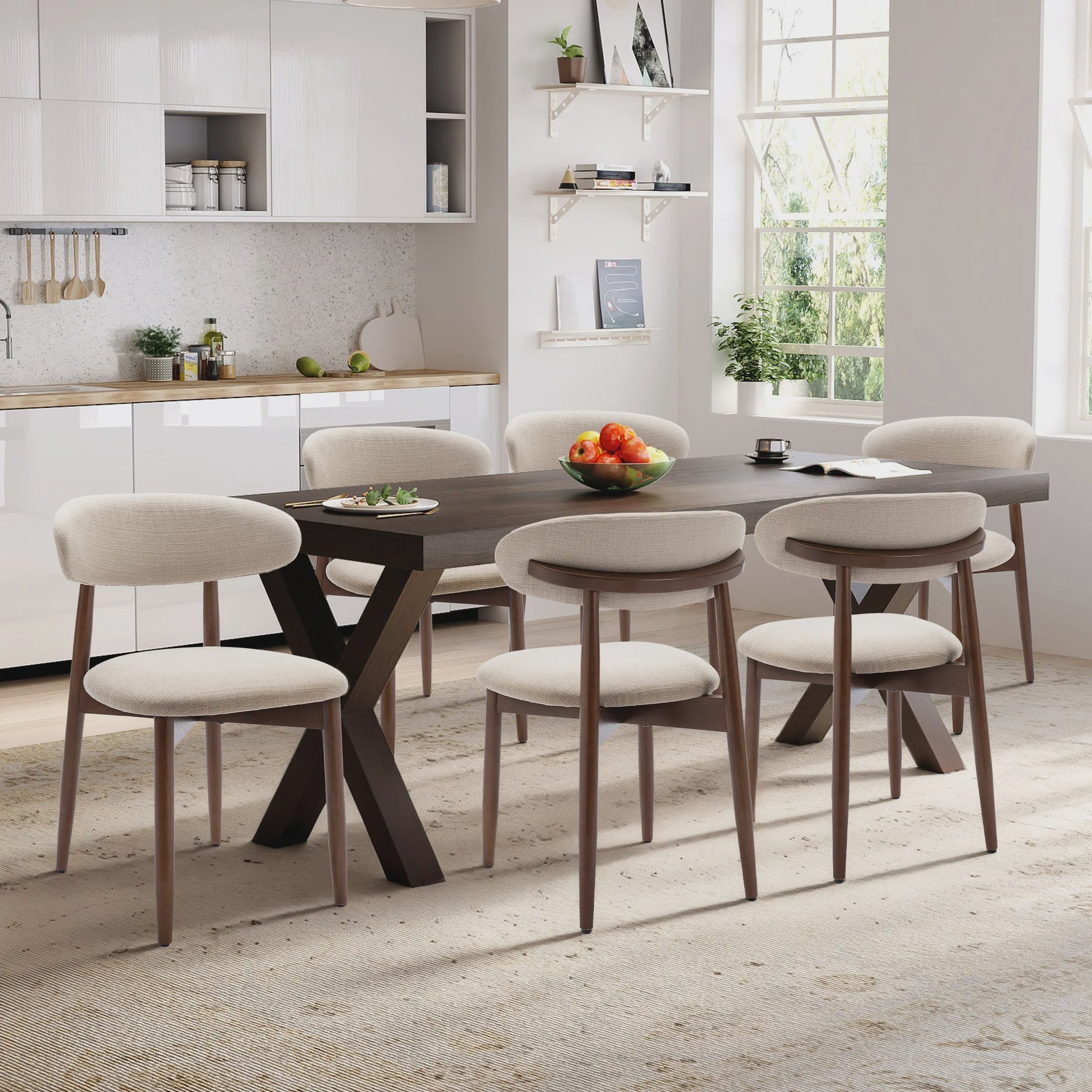 Set van 2 Beige Eetkamerstoelen - Scandinavische Stijl, Modern & Gestoffeerd met Houten Poten