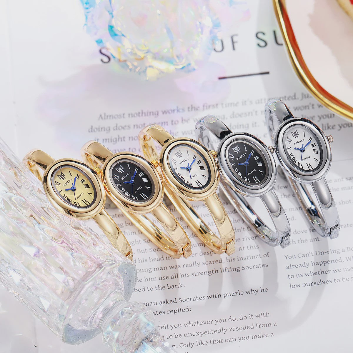 Luxe Dameshorloge met Strass en Gouden Afwerking - Elegant Quartz Polshorloge