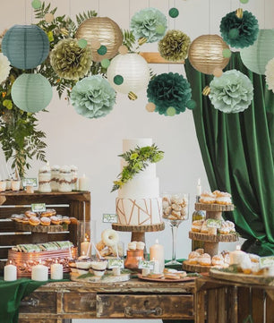 16-delige Feestdecoratie Set: Saliegroene Lampionnen & Pompons in Goud, Ivoor & Grijsgroen