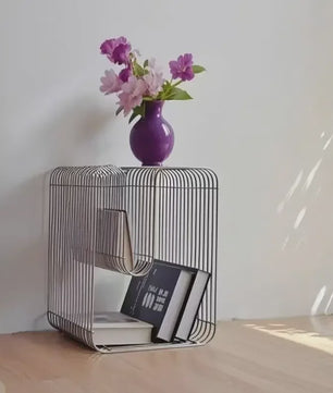 Scandinavische Metalen Bijzettafel - Minimalistisch Design met Boek- en Tijdschriftenopslag