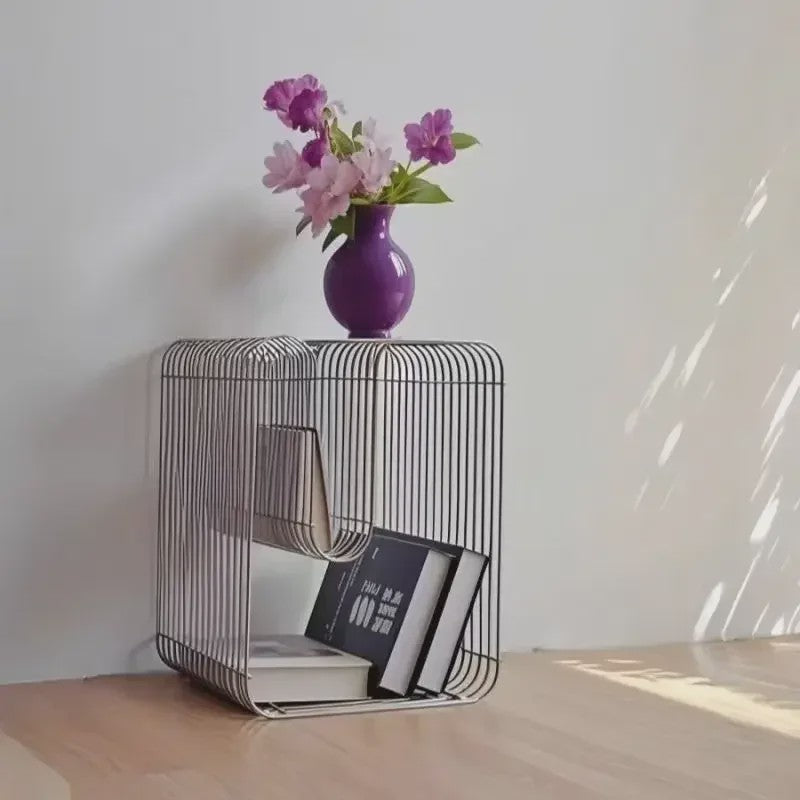 Scandinavische Metalen Bijzettafel - Minimalistisch Design met Boek- en Tijdschriftenopslag