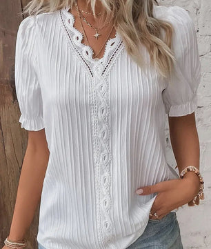Zomerse Dames Blouse met V-hals en Kantdetails - Korte Mouwen