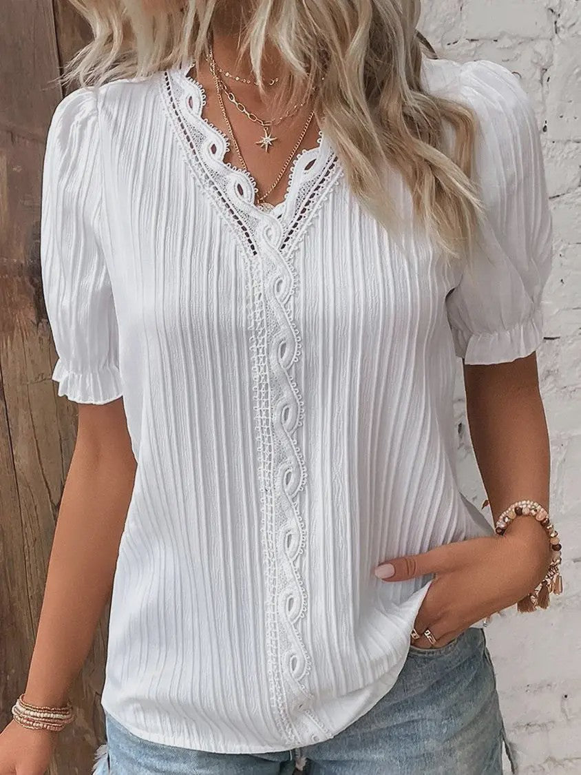 Zomerse Dames Blouse met V-hals en Kantdetails - Korte Mouwen