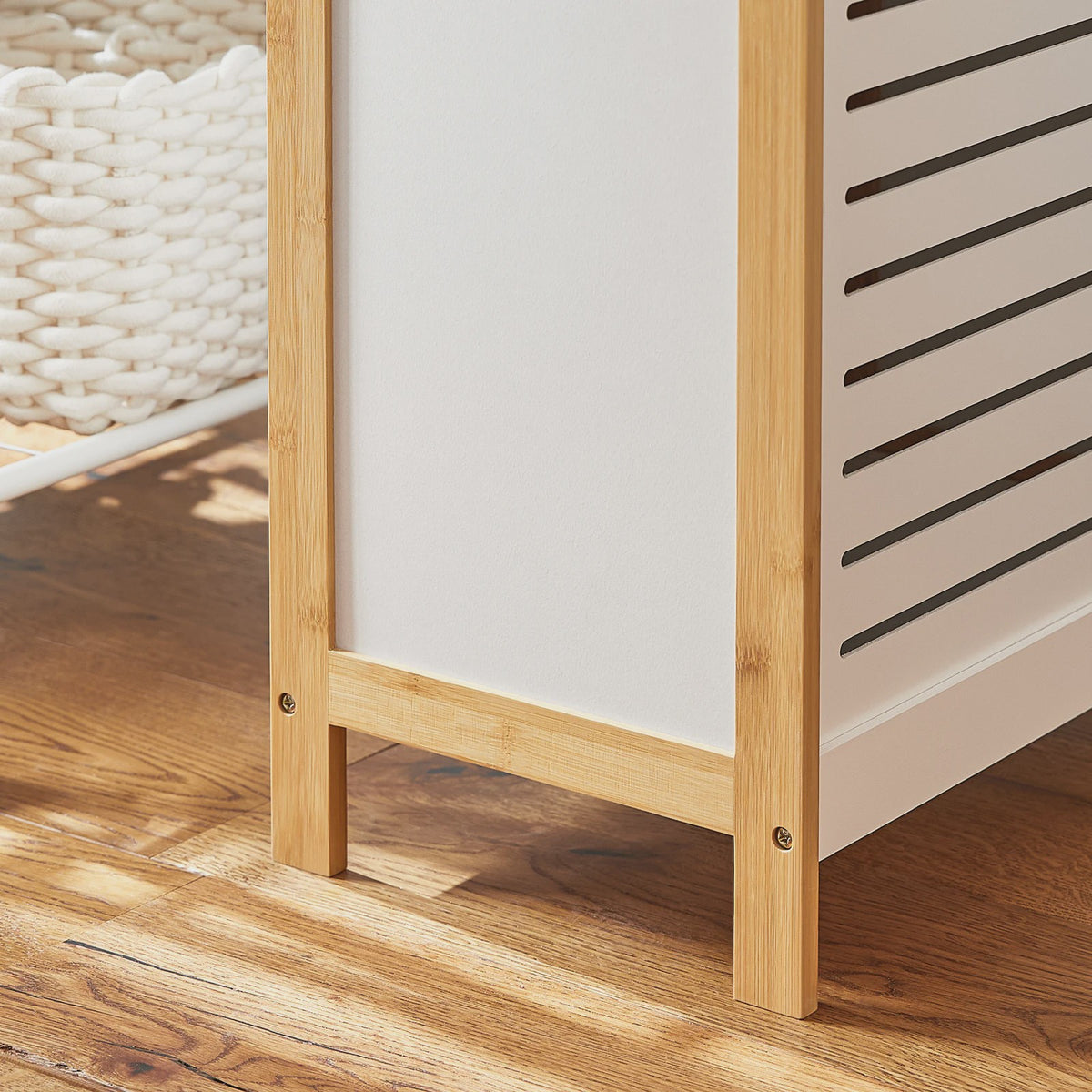 Stijlvolle Witte Wasbox met Bamboe Frame en Deksel