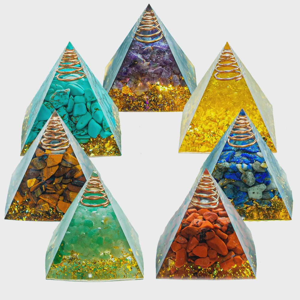 Orgonite Kristal Piramide - Energie & Meditatie Tool - Amethist & Kwarts Decoratie