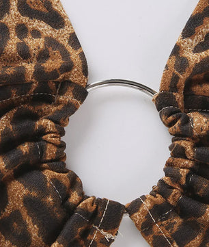 Leopard Print Halter Crop Top met Ring Detail en Bandage Sluiting