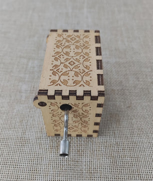 Houten Muziekdoos met Antiek Carved Design - Hand Cranked Melodie voor Cadeau & Decoratie