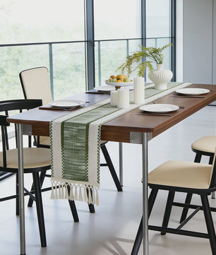 Groene Boho Tafel Runner met Franjes - Handgeweven - Rustiek Lente Decoratie