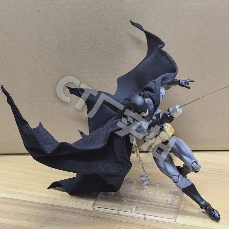 Batman Actiefiguur Mafex 126 - Justice League "Hush" Collectible Figurine