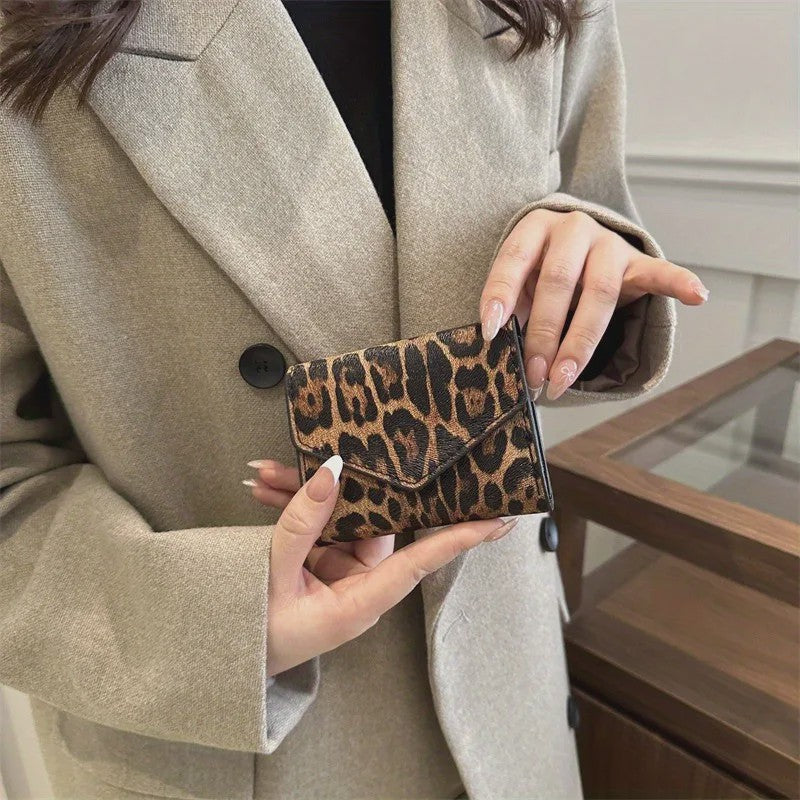 Stijlvolle Leopard Print Clutch Tas met Kaarthouder - Dames Portemonnee met Magneetsluiting