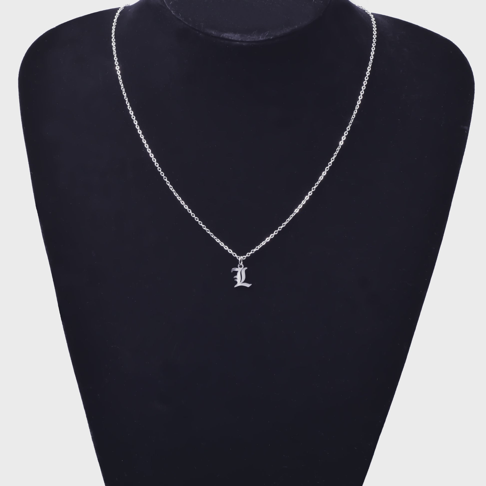 RVS Initiaal Ketting met Oude Engelse Letterhanger - 26 Letters, Perfect voor Hem, Haar of als Koppelkado