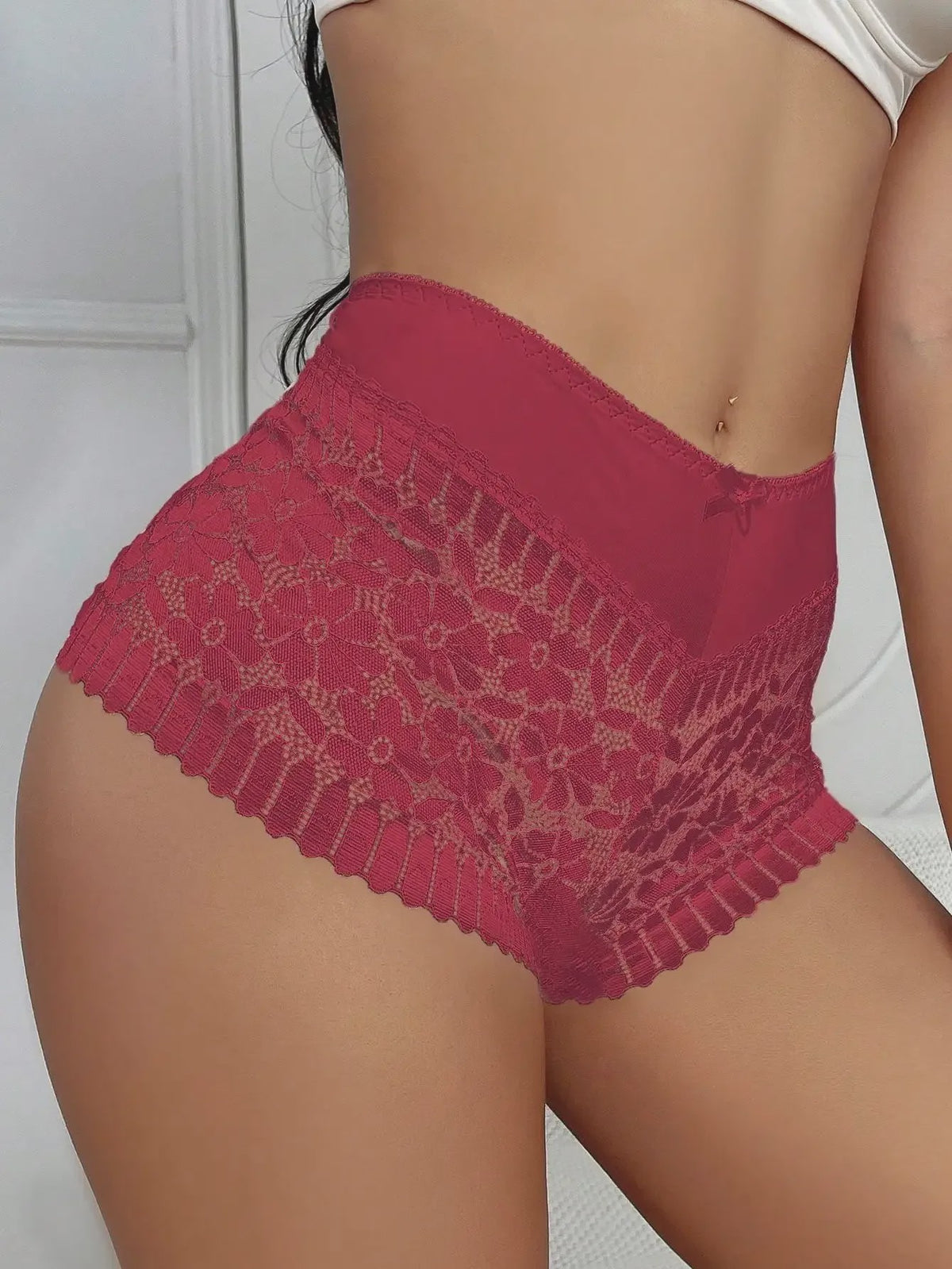 Luxe Kanten Boyshorts met Hoge Taille en Sexy Uitsnijdingen - Verkrijgbaar in Plus Size