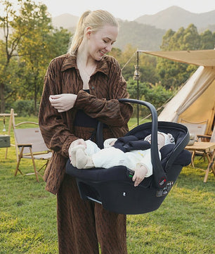Babyvoyage Zwarte I-Size Babyautostoel met Isofix Basis, UPF45+ Zonbescherming en Ademend Mesh