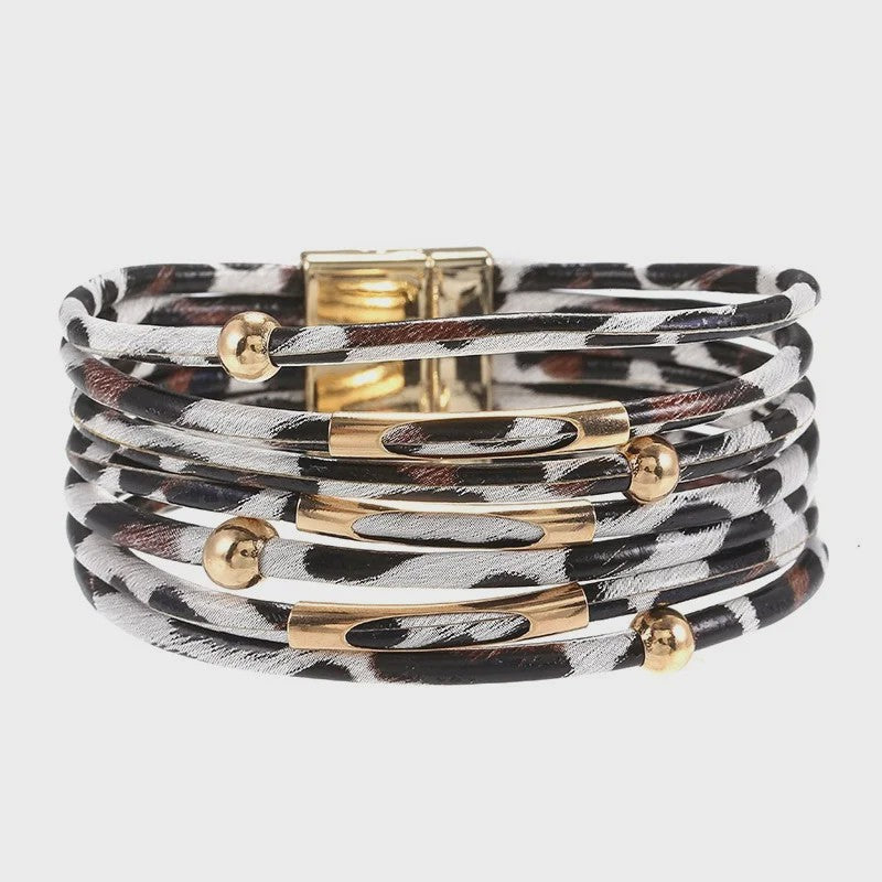 Luxe Leren Armband met Luipaardprint en Goudkleurige Accenten - Multi-Layer