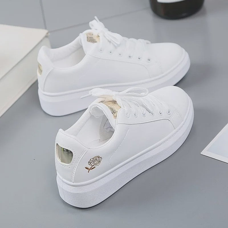 Dames Witte Sneakers met Geborduurde Bloem - Casual Leren Veterschoenen