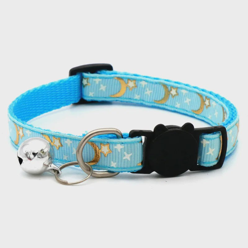 Verstelbare Kattenhalsband met Bel en Sterren/Maan Print - Veilig & Stijlvol