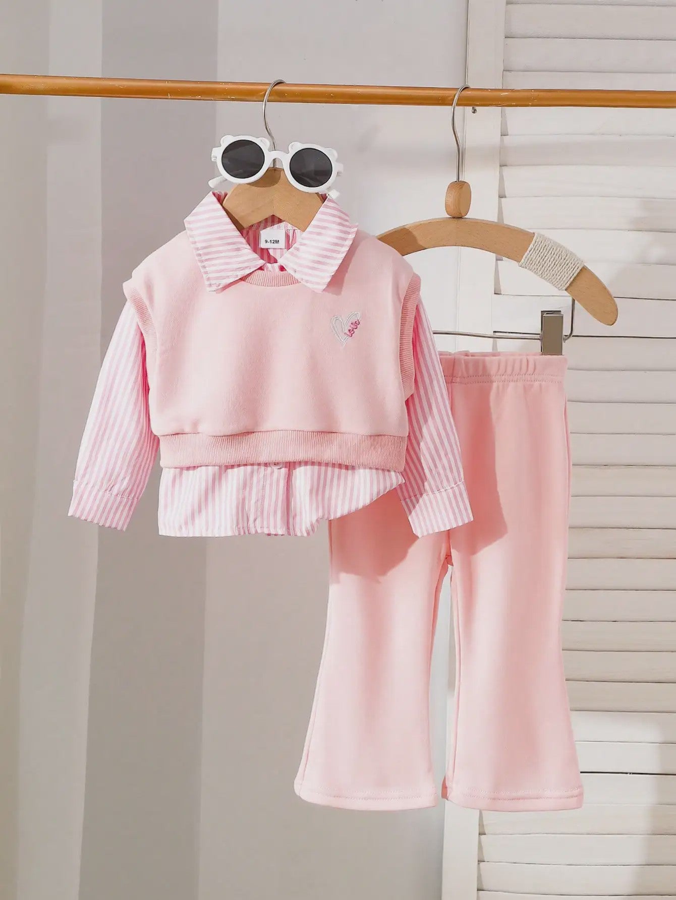 Schattige Baby Meisjes Set: Geborduurd Vest, Gestreept Shirt & Flared Broek