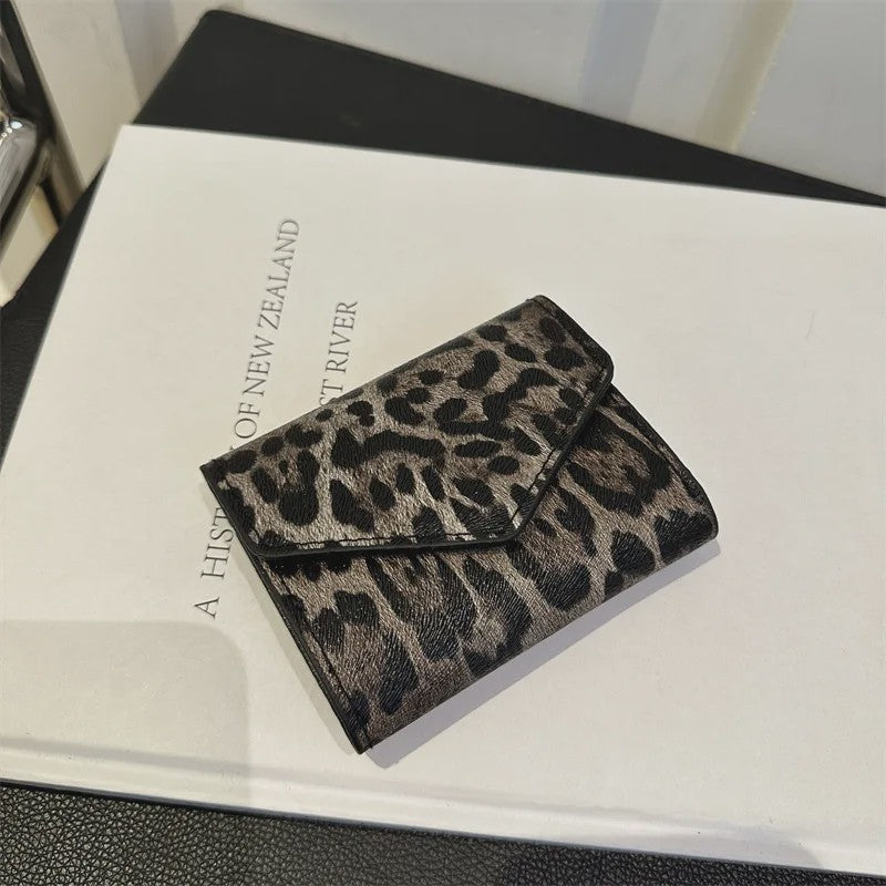 Stijlvolle Leopard Print Clutch Tas met Kaarthouder - Dames Portemonnee met Magneetsluiting