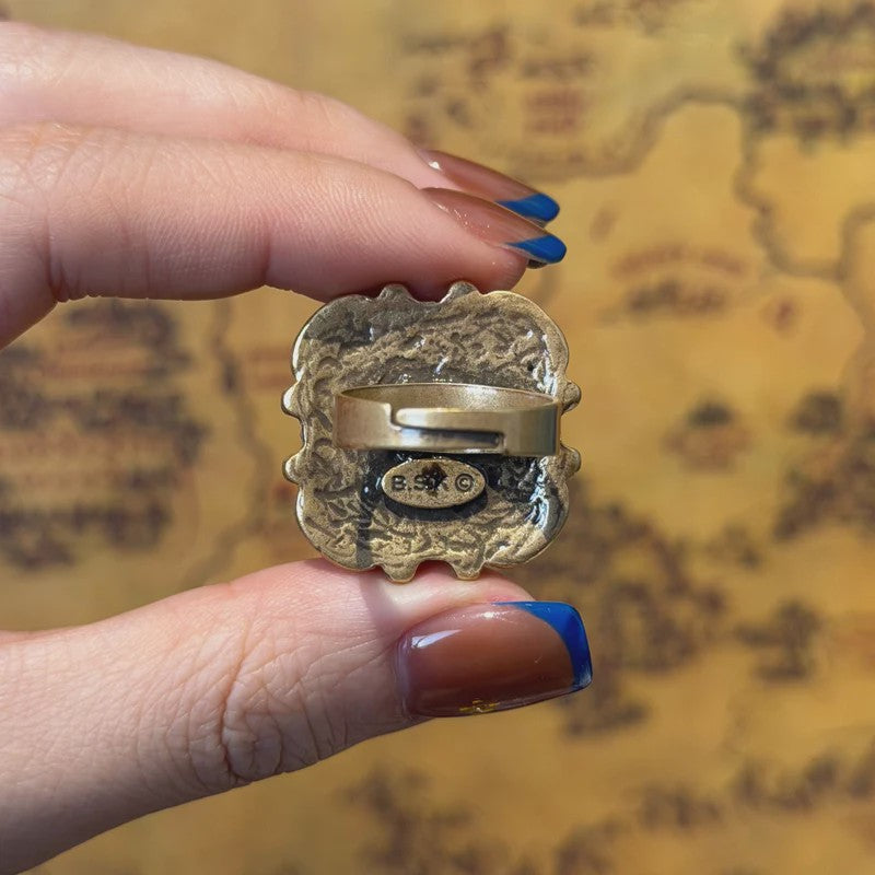 Vintage Goudkleurige Ring met Bij en Zwarte Steen - Romantisch Juweel