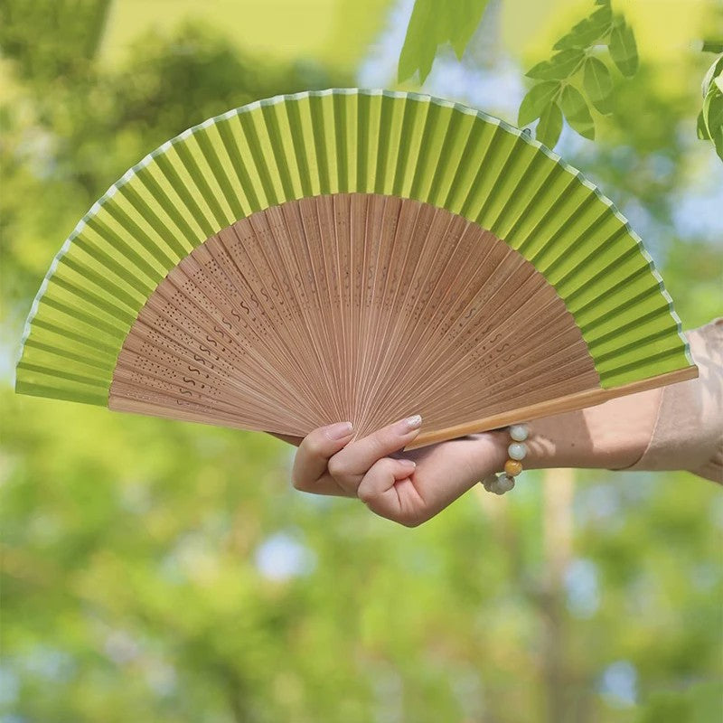 Elegante Chinese Stijl Vouwbare Handwaaier met Kwastje - Perfect voor Dans, Decoratie of Cadeau
