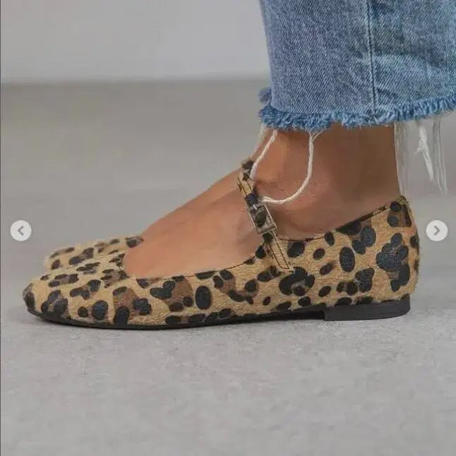 Dames Platte Schoenen met Luipaardprint, Drie Gespen en Ponyhaar Textuur