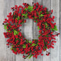 Handgemaakte Kerstkrans met Cipres, Rode Bessen & Denneappels - Voordeur Decoratie