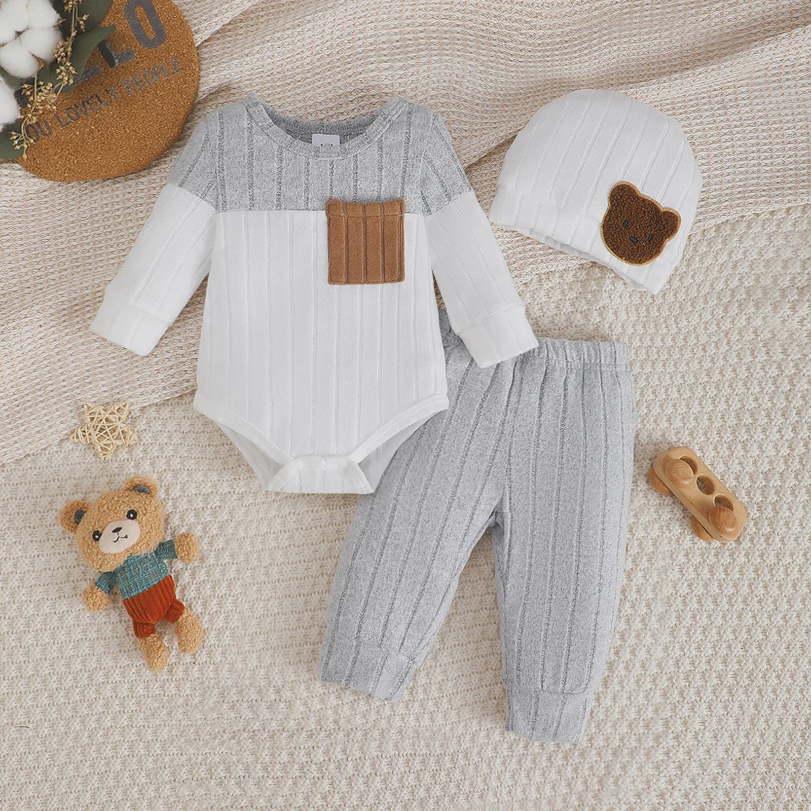 Baby Jongen Set: Longsleeve Bodysuit, Broekje & Muts - Kleurblok Design (0-18 Maanden)