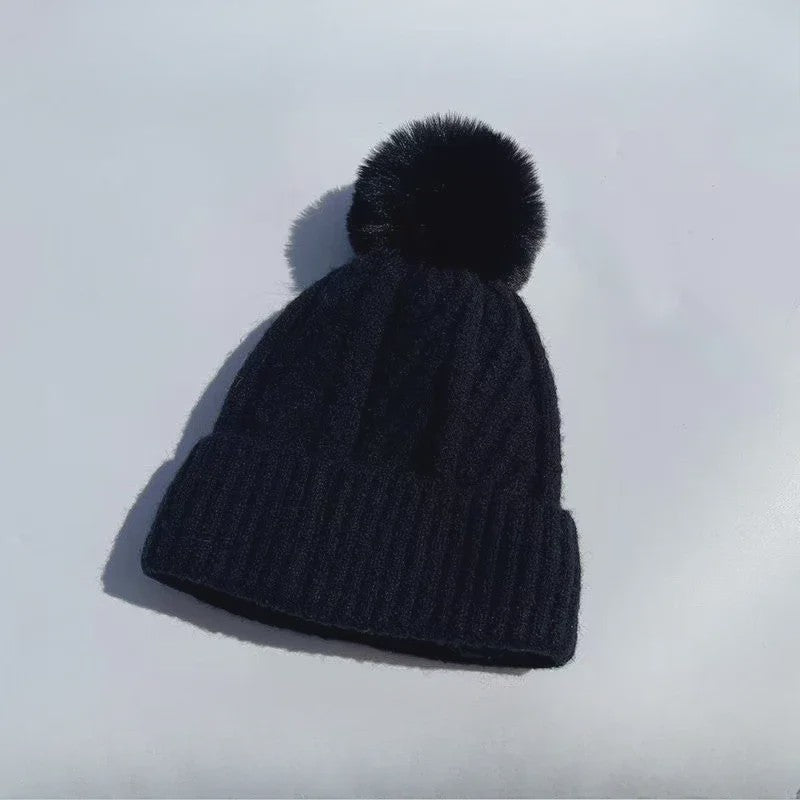 Warme Gebreide Wintermuts met Pluche Pompom - Stijlvol & Veelzijdig