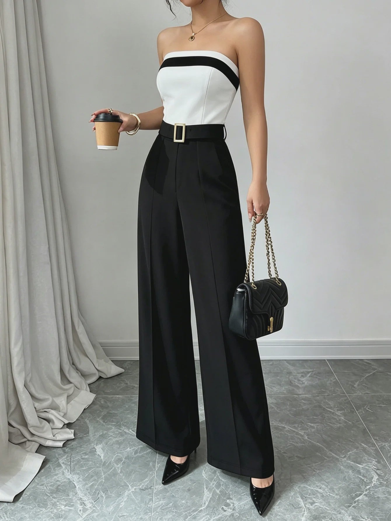 Elegante Zwart-Witte Jumpsuit met Vierkante Hals en Contrastrand - Feestelijke Stijl