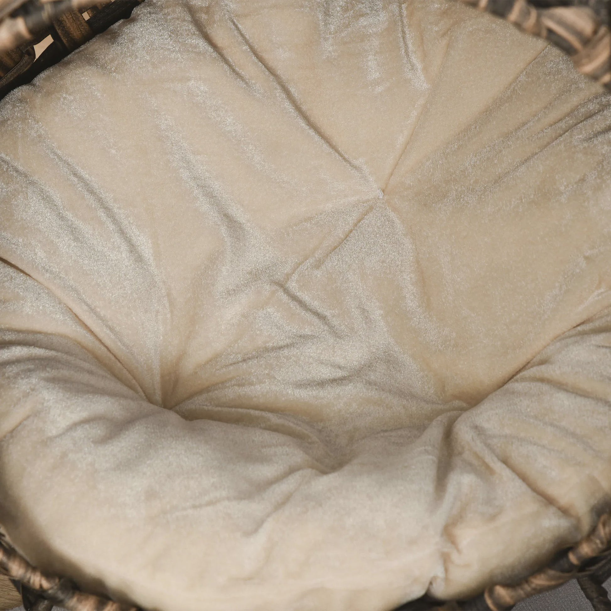 Ronde rotan kattenmand met kussen en verhoogde pootjes - Bruin