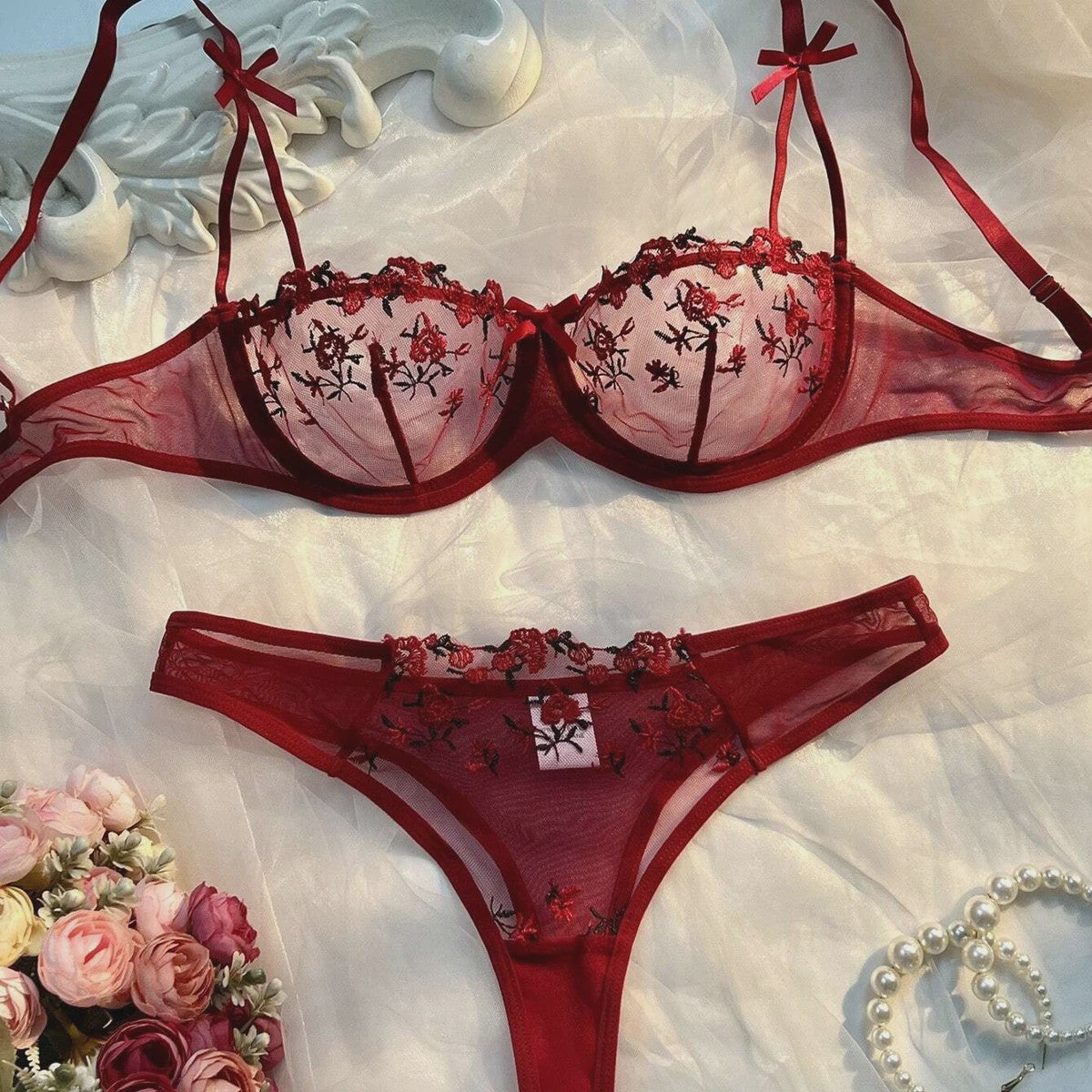 Luxe Lingerieset met Transparante Kant en Bloemenborduursel - Beha en Slip
