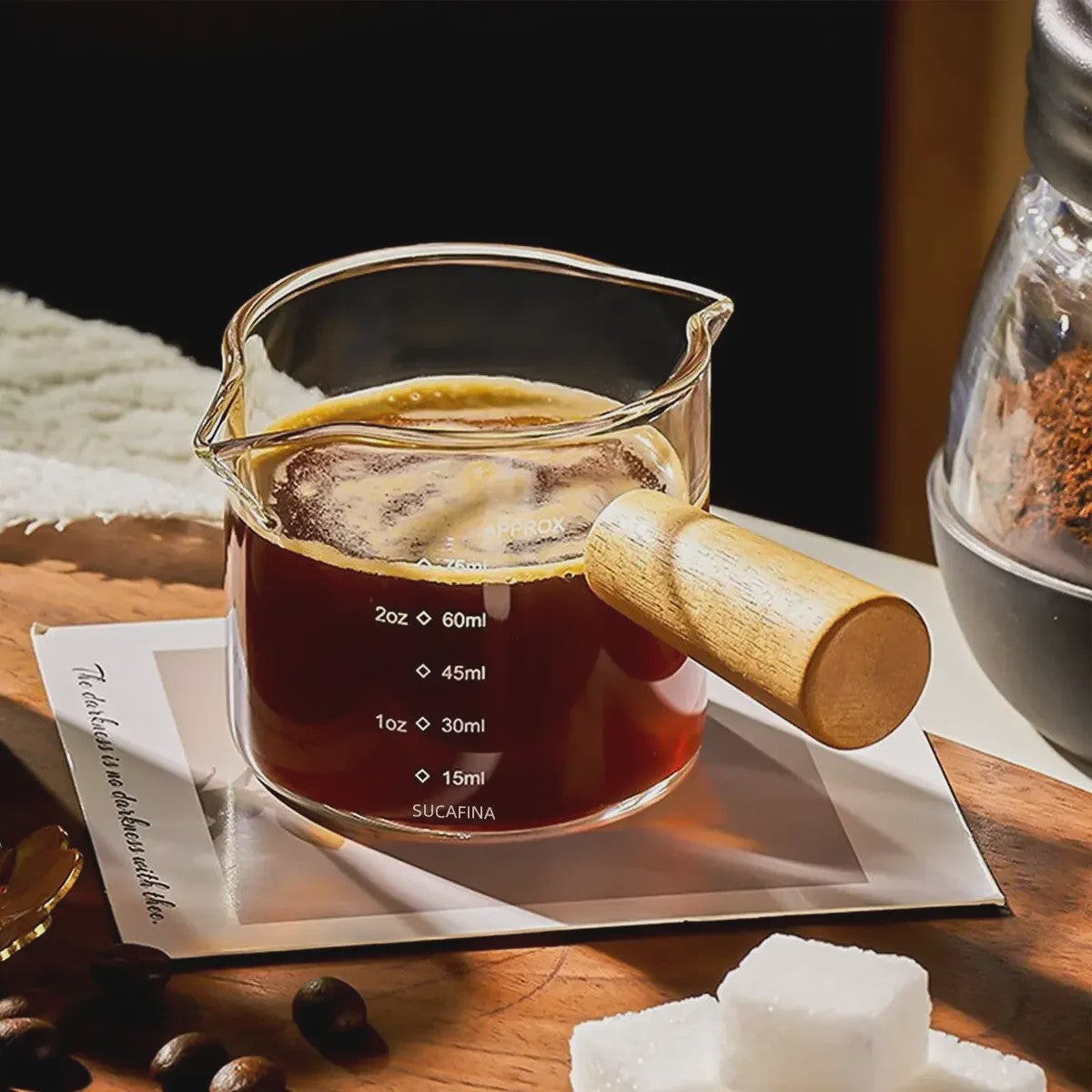 Glazen Espresso Maatbeker 75ml met Dubbele Uitloop en Houten Handvat - Barista Accessoire