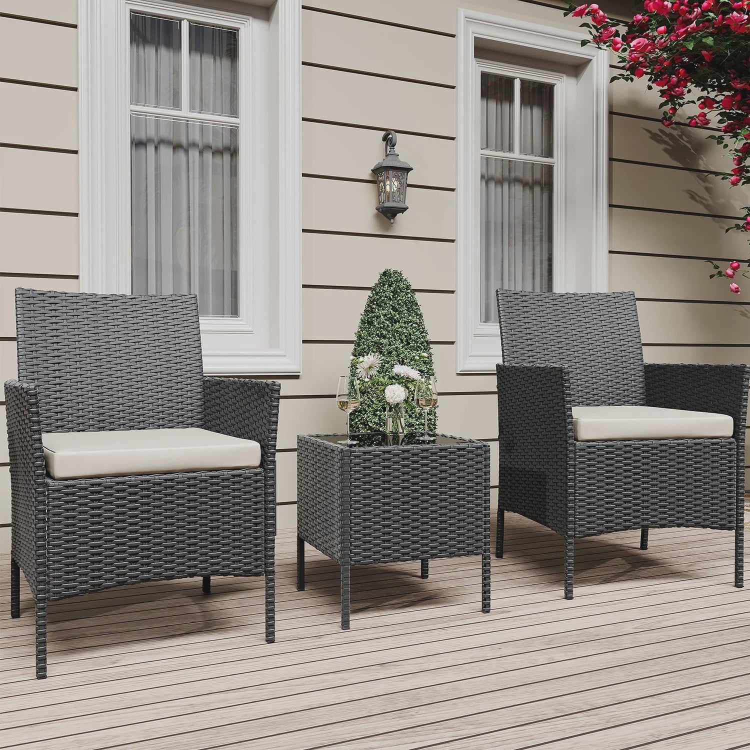 3-delige Buiten Terras Bistroset: PE Rotan Wicker Stoelen met Zachte Kussens & Glazen Salontafel - Compact Tuinmeubilair