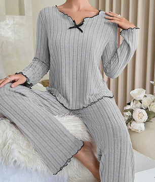 Dames Pyjama Set Ribbel Gebreid met Strikje en Volantrand - Comfortabele Loungewear