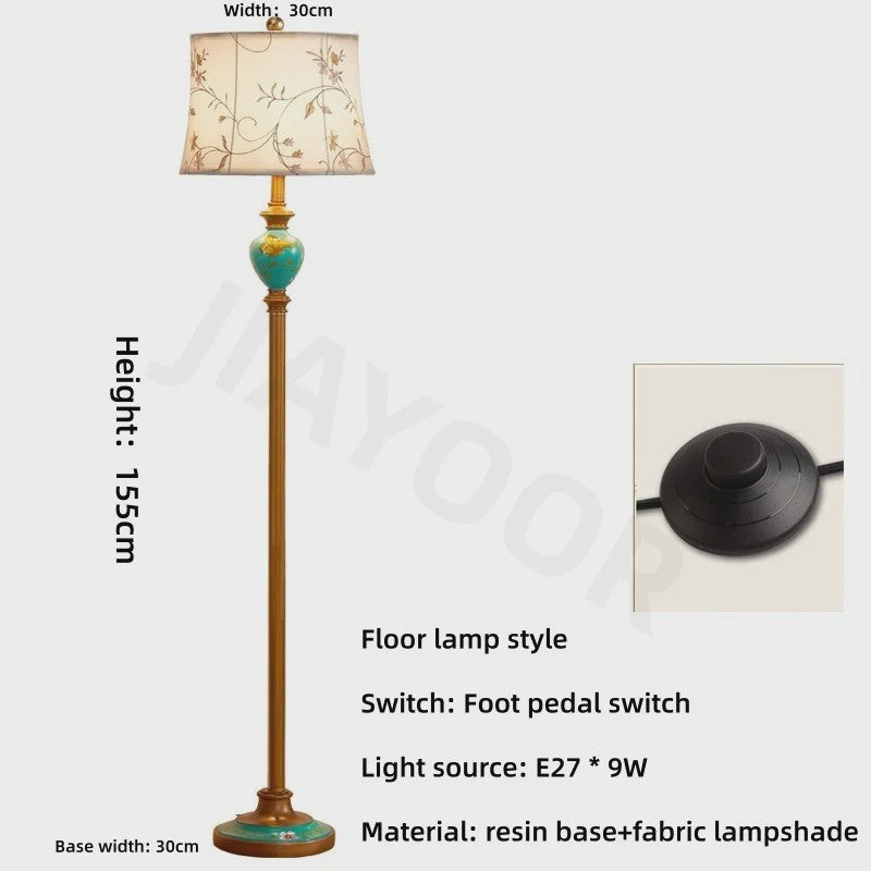 Luxe Retro Vloerlamp met Stoffen Kap en Handig Bijzettafeltje