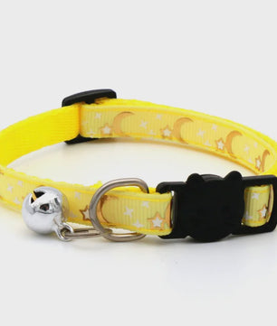 Verstelbare Kattenhalsband met Bel en Sterren/Maan Print - Veilig & Stijlvol