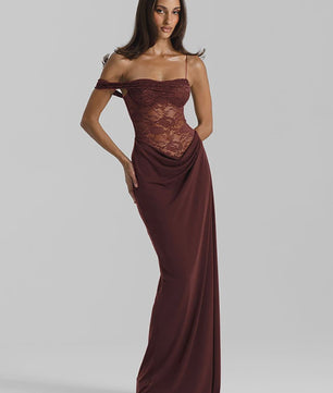 Chique Bruine Maxi Jurk met Kant en Off-Shoulder Design - Sexy Avondjurk