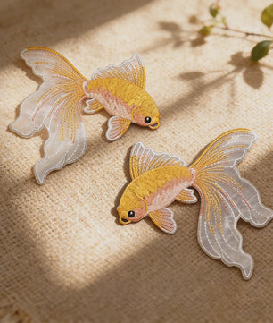 Set van 2 Goudvis Borduur Patches - Strijkapplicaties voor Kleding, Tassen & Hoeden - DIY Decoratie