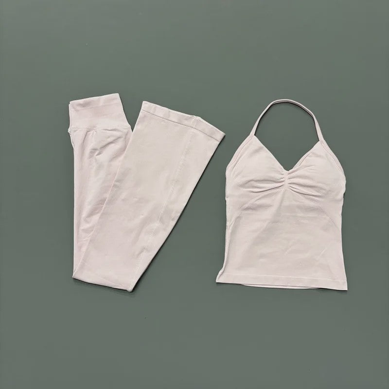 Dames Sportset: Seamless Strappy Top met Ruches & Butt Lifting Flare Leggings