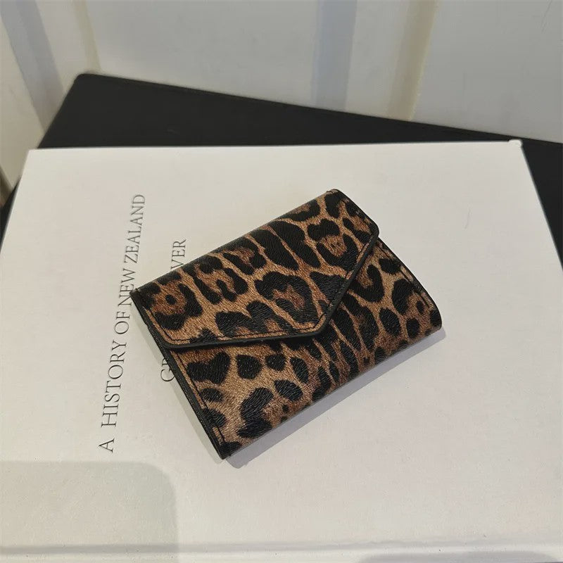 Stijlvolle Leopard Print Clutch Tas met Kaarthouder - Dames Portemonnee met Magneetsluiting