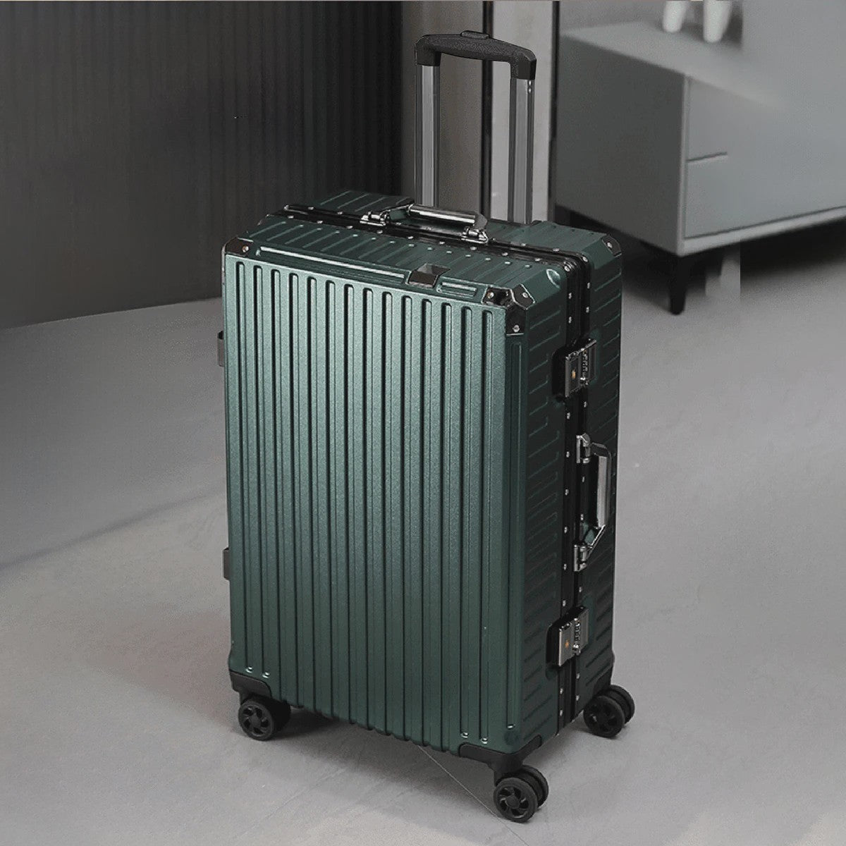 Aluminium Koffer met USB & Combinatieslot - Rolbaar Reiskoffer in Diverse Maten (20-28 inch)