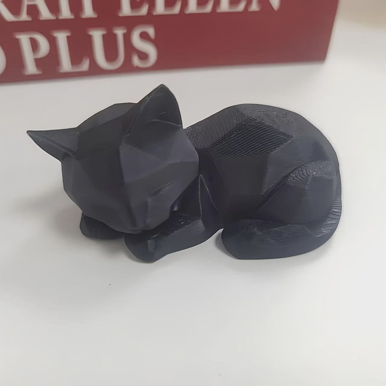 Abstract Geometrisch Slapend Kat Ornament - Modern Minimalistisch Plastic Figuur voor Huis & Kantoor